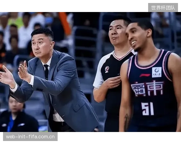 加斯佩里尼打造铁血防线,斯维拉尔凭借出色表现成为球队后防核心。 加斯佩里尼打造铁血防线,斯维拉尔凭借出色表现成为球队后防核心。